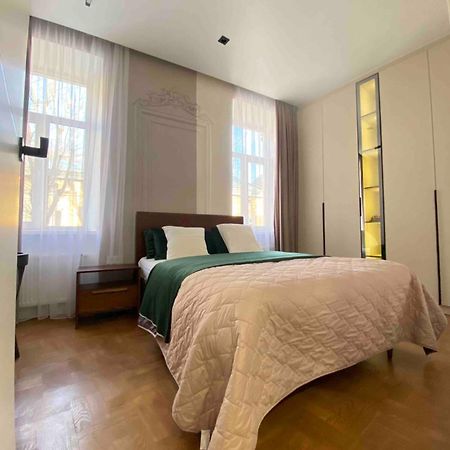 Favorit Apartments 2 Кім Безкоштовна Парковка Центр З Балконом Не Далеко Від Ж Д Вокзалу Звітні Документи Львов Экстерьер фото
