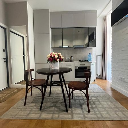 Favorit Apartments 2 Кім Безкоштовна Парковка Центр З Балконом Не Далеко Від Ж Д Вокзалу Звітні Документи Львов Экстерьер фото
