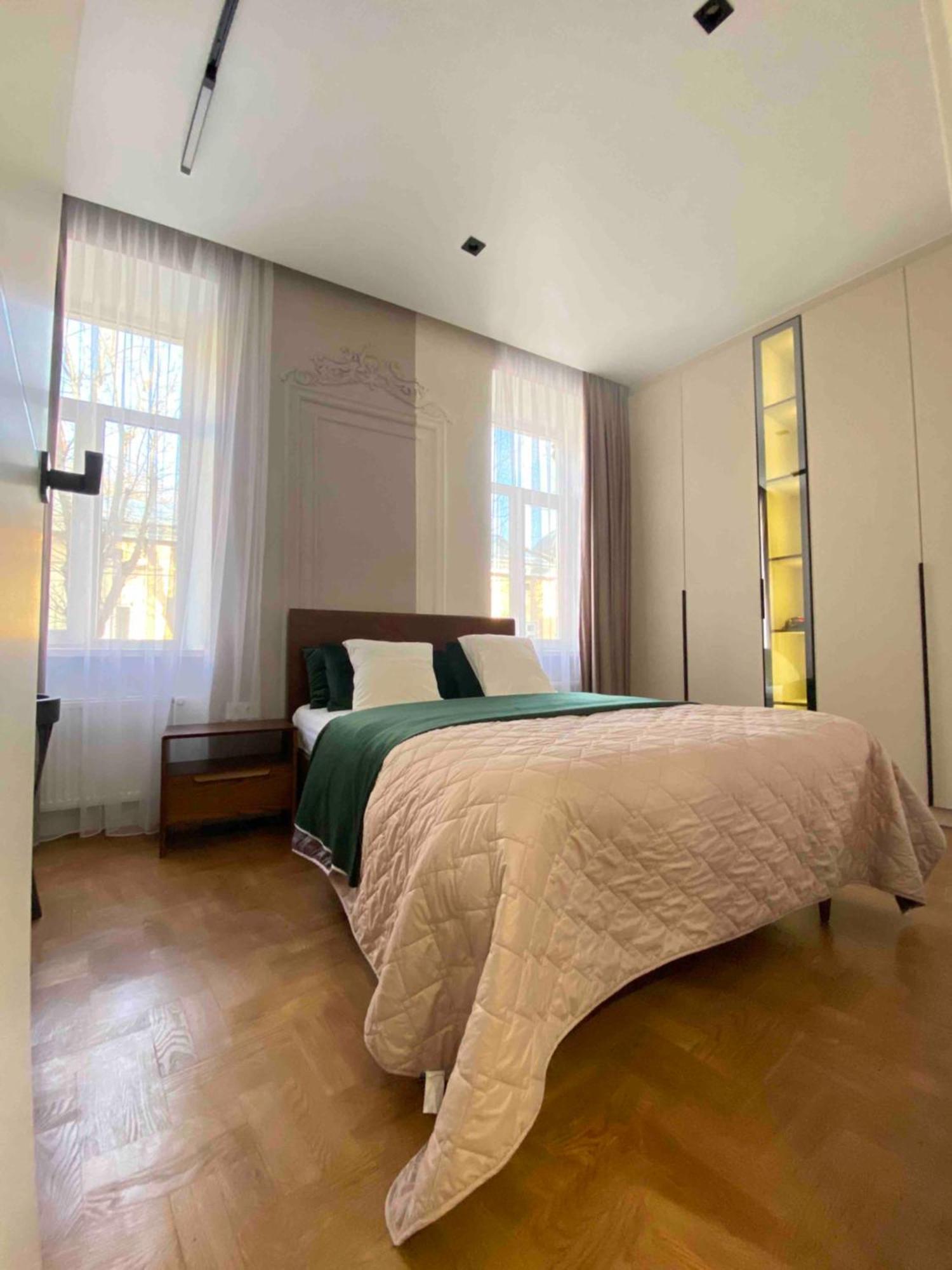 Favorit Apartments 2 Кім Безкоштовна Парковка Центр З Балконом Не Далеко Від Ж Д Вокзалу Звітні Документи Львов Экстерьер фото