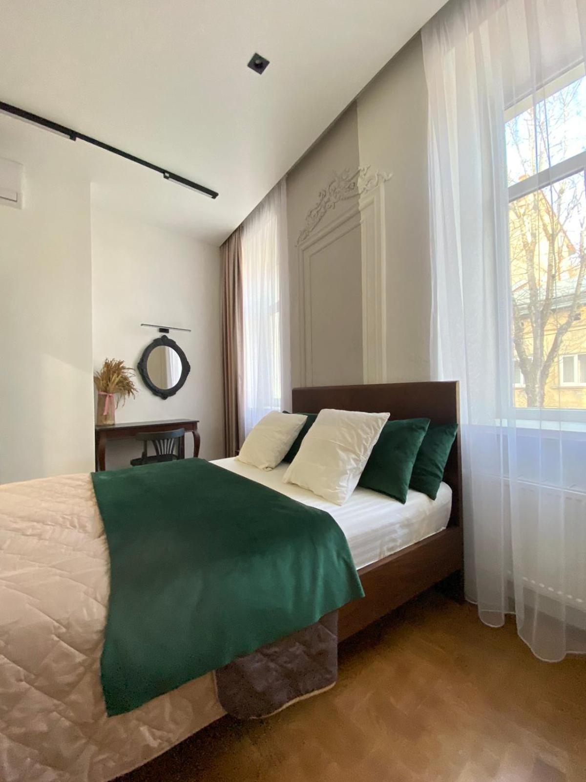Favorit Apartments 2 Кім Безкоштовна Парковка Центр З Балконом Не Далеко Від Ж Д Вокзалу Звітні Документи Львов Экстерьер фото