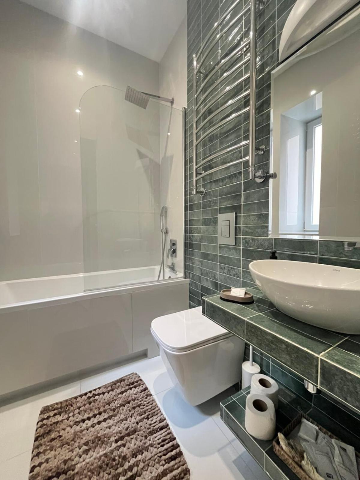 Favorit Apartments 2 Кім Безкоштовна Парковка Центр З Балконом Не Далеко Від Ж Д Вокзалу Звітні Документи Львов Экстерьер фото
